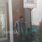 Sebuah rumah di perumahan Green Land di Desa Kwadungan Kecamatan Ngasem Kabupaten Kediri yang disita KPK karena dijadikan pencucian uang Bambang Irianto. foto: ARIF K/ BANGSAONLINE