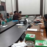 Suasana rapat kerja komisi IV dengan Dinas Pendidikan.