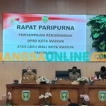 Wali Kota Madiun, Maidi, saat memberi sambutan dalam rapat paripurna. Foto: HENDRO SUHARTONO/BANGSAONLINE