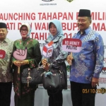 Bupati beserta istri ketika melaunching pelaksanaan tahapan pemilihan kepala daerah di Kabupaten Madiun pada tahun 2018 mendatang. 