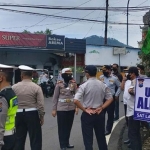 Suasana saat Satlantas Polres Batu menggelar uji coba alih arus dan sosialisasi jalur alternatif.