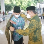 SIMBOLIS: Bupati Ahmad Muhdlor Ali melepas CJH di Pendapa Delta Wibawa, Minggu (19/6/2022). foto: istimewa