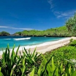 Pantai Srau, Pacitan. foto: EastJava