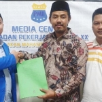 Zulfahmy Wahab saat menyerahkan berkas pendaftaran Caketum PB PMII.