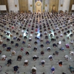 Suasana Salat Jumat di Masjid Nasional Al Akbar Surabaya. foto: istimewa