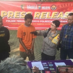 Tersangka di introgasi Kapolsek Tenggilis Mejoyo, Kompol Masdawati Saragih.