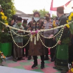 Wali Kota Surabaya Tri Rismaharini saat peresmian revitalisasi Cagar Budaya bangunan Makam Asayyid Ali Asghor dan Lingkungan Makam Islam Ahli Waris Ndresmo, Kelurahan Sidosermo, Kecamatan Wonocolo Surabaya, Rabu (19/8). foto: YUDI A/ BANGSAONLINE