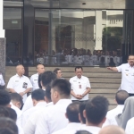 Pakde Karwo saat memberikan sambutan pada apel pagi di awal 2019.