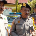 Kompol Sukoco, Kabagops Polres Pacitan saat menggelar simulasi penanggulangan dampak bencana.