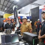 Bupati Jember, Hendy Siswanto, saat factory tour ke PT Intidaya Dinamika Sejati.