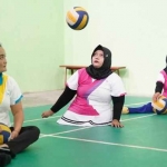 Atlet yang tergabung dalam National Paralympic Committe Indonesia (NPCI) Kabupaten Kediri sedang berlatih. Foto: Ist.