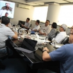 Dirut Petrokimia, Rahmad Pribadi ketika memimpin teleconference. foto ist.