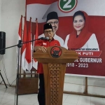 Abidin Fikri saat berpidato di kantor DPC PDIP Bojonegoro.