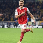 Martin Odegaard mencetak dua gol untuk membawa Arsenal menang atas Wolves. 