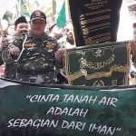 PAC GP Ansor dan Satkoryon Banser Tambaksari ikut berpartisipasi dalam kegiatan Kirab Grebek Maulid di Kecamatan Tambaksari. foto: ist.