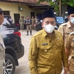 Wakil Bupati Pasuruan Mujib Imron (tengah) dalam sebuah kesempatan.