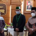 Ketua DPD Partai Hanura Jatim Yunianto Wahyudi (kanan) bersama dengan Gubernur Jatim Khofifah Indar Parawansa. (foto: ist)