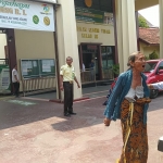 Mbah Saripah saat mediasi berlangsung di Pengadilan Negeri Tuban (dok. Ist)