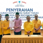 Gus Fawait saat menerima surat tugas DPP Golkar untuk maju dalam Pilkada 2024 di Jember. Foto: Ist