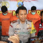 Kapolres Kediri AKBP Roni Faisal bersama para tersangka.