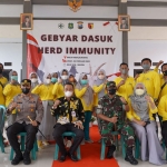 Sekretaris Daerah Kabupaten Sumenep, Edy Rasyiadi, bersama Dandim 0827/Sumenep, Letkol Inf Nur Cholis, ketika menghadiri penghargaan untuk empat pilar di Kecamatan Dasuk.