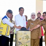 Presiden Jokowi saat meresmikan Pasar Induk Among Tani Batu.