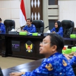 
Kepala Dinas Kominfo Kota Kediri, Apip Permana (nomor 2 dari kiri) bersama Tim Koordinasi SPBE. (Ist)