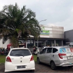 Lokasi tempat parkir mobil korban saat pencurian berlangsung.
