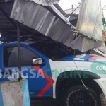 Pos Pantau Polisi yang berada di Jl. Soekarno-Hatta Trenggalek porak poranda. foto: HERMAN S/ BANGSAONLINE