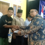 Penyerahan kunci rumah syukur dan pembagian santunan bagi yatim piatu serta lansia. 