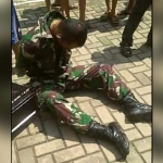 Oknum anggota TNI Kopda HR ditangkap warga saat mencuri kotak amal di Masjid Nurul Islam di Jalan Tungal, Ilir Timur II, Palembang, Sumatera Selatan, pukul 11.00, Sabtu (11/7/2019). foto: istimewa