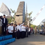 Bupati Blitar Rijanto dan Kepala Kemenag Suhadi saat melepas keberangkatan JCH. 