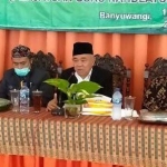 Prof. Dr. KH. Asep Saifuddin Chalim, M.A., (pakah jas) dalam acara silaturahim para pengurus Persatuan Guru Nahdlatul Ulama (Pergunu) dan wali santri Pondok Pesantren Amanatul Ummah di Hotel Tanjung Asri Banyuwangi, Jumat (2/4/2021). foto: mma/ bangsaonline.com