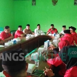 Pengurus DPC PDIP Jombang saat silaturrahim ke PCNU setempat, Senin (4/9/2017) sore. 
 foto: ROMZA/ BANGSAONLINE