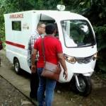 Ambulans roda tiga saat test drive di jalur terjal desa Sumberdadi kec. Trenggalek. foto: HERMAN/ BANGSAONLINE