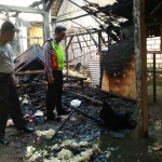 Rumah Surti yang ludes terbakar.