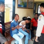 Dua dari empat oknum aktivis LSM yang diamankan di Mapolres Pamekasan.