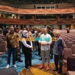 Gubernur Khofifah saat meninjau Gereja Bethany Indonesia. Foto: DEVI FITRI AFRIYANTI/BANGSAONLINE