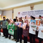 Nomer urut 1 diperoleh pasangan Soehadi Moeljono - Mitroatin, nomor 2 pasangan Mahfudzoh - Kuswiyanto, nomor 3 Anna Muawanah - Wawan dan nomor urut 4 pasangan Basuki - Pudji Dewanto.