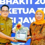 Pj Gubernur Jatim, Adhy Karyono, saat serah terima jabatan dengan Gubernur Jawa Timur periode 2019-2024, Khofifah Indar Parawansa.