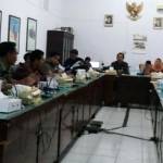 Komisi C DPRD Kota Probolinggo saat hearing dengan dinkes. (Andi/BangsaOnline.com)