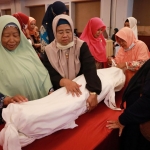 Para modin perempuan saat menerima pelatihan pemulasaraan jenazah. Foto: Ist.