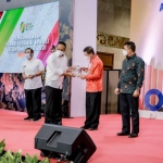 Ruslan Abdul Gani, Asisten 3 Bupati Jember naik podium menerima piagam penghargaan mengaku bangga dengan prestasi yang diraih dalam AOE 2021 ini.