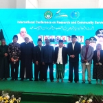 Pembukaan International Conference on Resarch and Community Service (ICORcs) di Masjid IKHAC, Pacet, Mojokerto, Sabtu (25/6/2022). Tampak Pengasuh Pondok Amanatul Ummah KH. Asep Saifuddin Chalim (enam dari kanan), KH. As