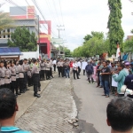 Ratusan warga Desa Krompol, Kec. Bringin Ngawi pada Senin (06/01) mendatangi kantor Dinas Pemberdayaan Masyarakat Desa (DPMD) Ngawi. 