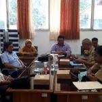 Rapat Kerja (Raker) Komisi III DPRD Situbondo dengan Kadis PUPP dan Kabag PBJ Setda Situbondo di Ruang Komisi III, Senin (10/10/2022). Foto: bangsaonline.com
