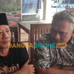 Sesepuh Pagar Nusa, Gus Yusuf (kiri) dan bakal calon Wakil bupati Kediri, dr. Ari Purnomo Adi. FOTO: Muji Harjita/BANGSAONLINE