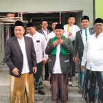 Wakil Bupati Pasuruan KH Mujib Imron (kiri) saat meninjau gedung MCW NU Gempol, beberapa waktu lalu.