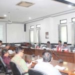 Rapat kerja komisi I dengan  para Camat se-Pasuruan. foto: HABIBI/ BANGSAONLINE