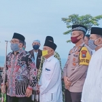 Kepala Kemenag Tuban, Sahid saat rukyatul hilal.